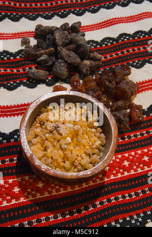 Verschiedene Harze und Weihrauch; Frankincenso (Boswellia papyrifera), Borena (Boswellia neglecta) e (opoponax Commiphora Erythraea). Stockfoto