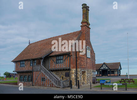 Aldeburgh Moot Hall wurde im frühen 16. Jahrhundert erbaut und ist eine denkmalgeschützte Fachwerkhaus, die für die Sitzungen des Rates für ov verwendet wurde Stockfoto