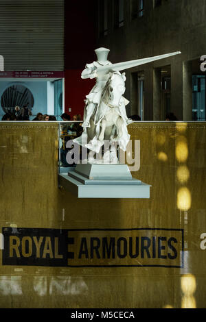 Statue eines turnierenden Ritter in Leeds Armouries Museum. Stockfoto