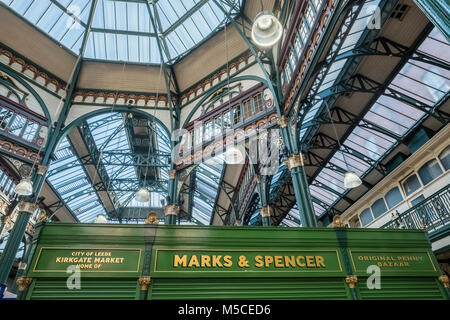 Website von Marks und Spencer Penny Basar in Kirkgate Markt, Leeds. Stockfoto