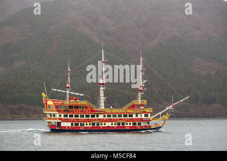 Ein Piratenschiff Crossing Lake Ashi, Hakone, in Japan Stockfoto