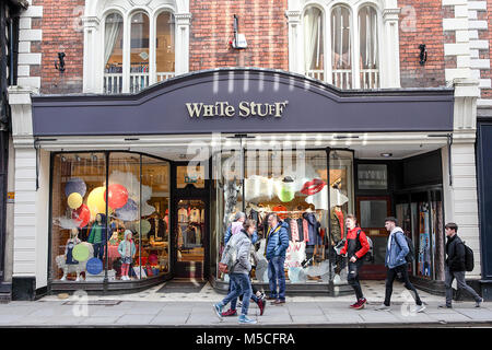 Weiße Zeug Ladengeschäft in Shrewsbury Town Center. Stockfoto