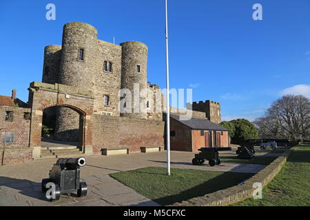 Ypern Turm mit der Burg Museum, Kirchplatz, Rye, East Sussex, England, Großbritannien, USA, UK, Europa Stockfoto