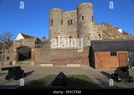 Ypern Turm mit der Burg Museum, Kirchplatz, Rye, East Sussex, England, Großbritannien, USA, UK, Europa Stockfoto