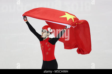 Chinas Wu Dajing gewinnt bei den Männern 500 m an der Gangneung Ice Arena am Tag 13 der Winter-olympischen Spiele 2018 PyeongChang in Südkorea. Stockfoto