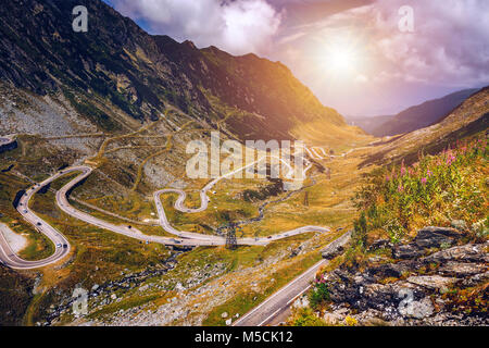 Transfagarasan Pass im Sommer. Kreuzung Karpaten in Rumänien, Transfagarasan ist einer der schönsten Bergstraßen der Welt. Stockfoto