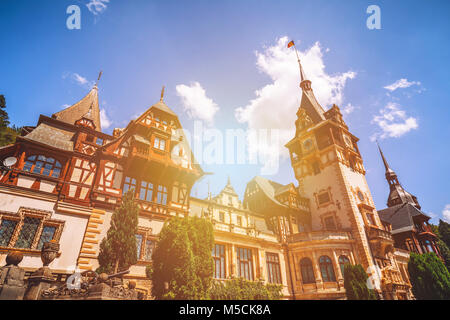 Schloss Peles, Sinaia, Rumänien. Angesichts ihrer historischen und künstlerischen Wert, Schloss Peles ist eine der wichtigsten und schönsten Denkmäler in Europa. Stockfoto