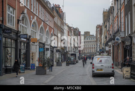 UK Wetter: grauen Winter morgen in South Molton Street, Mayfair, London. Februar 2018. Credit: Malcolm Park/Alamy. Stockfoto