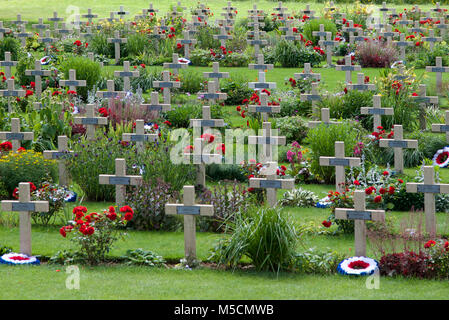 Gräber von Commonwealth Soldaten verloren im Ersten Weltkrieg auf dem Friedhof unter die Thiepval Gedenkstätte, Frankreich Stockfoto