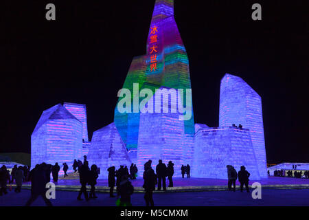 Nacht Szenen aus dem Ice Festival Harbin, Heilongjiang, China. Eine riesige Ice Castle. Stockfoto