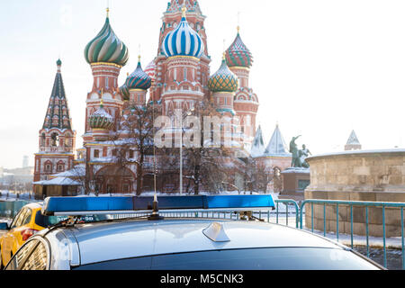 Auto der Polizei auf dem Roten Platz in Moskau in Russland Stockfoto