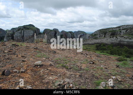 Die Pungo Andongo schwarzen Felsen sind in der Gemeinde Kacuso gelegen, ca. 116 km von der Stadt Malanje sind eine wichtige touristische Attraktion. Stockfoto