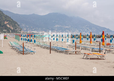 Die Promenade von Laigueglia, Mar Ligure Savona, Ligurien, Italien Stockfoto