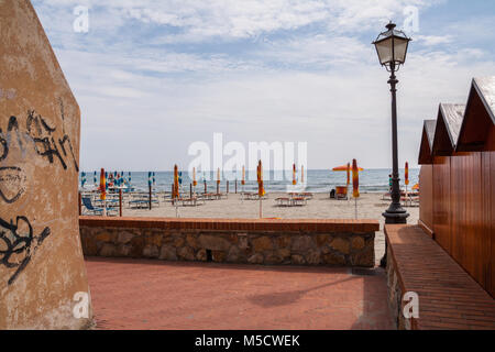 Die Promenade von Laigueglia, Mar Ligure Savona, Ligurien, Italien Stockfoto