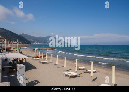 Die Promenade von Laigueglia, Mar Ligure Savona, Ligurien, Italien Stockfoto