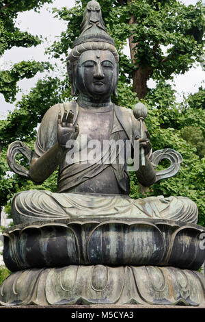 Tokio, Japan. 15 Mai, 2017. Nisonbutsu (ein paar Buddha, hier die richtige). Stockfoto