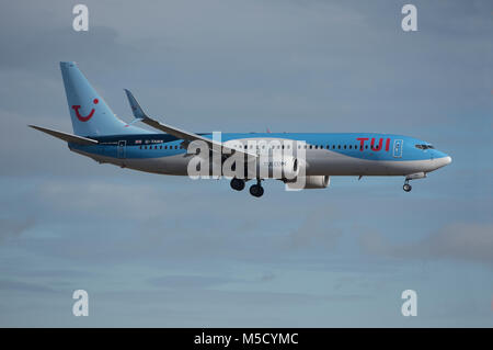 Eine Boeing 737-800 Urlaub Flug zurück nach Aberdeen nach der Passagiere genossen hatte, eine Pause in der Sonne des Mittelmeers. Stockfoto