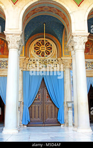 Tür der Metropolitan Kathedrale von Athen, Griechenland Stockfoto