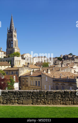 Bordeaux Weinberg, St Emilion Dorf Saint Emilion ist eines der wichtigsten Rotwein Bereiche von Bordeaux. Stockfoto