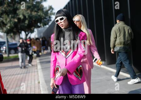 Mailand, Italien. 21 Feb, 2018. Blogger Susie Bubble und Tina Leung an der Gucci show in Mailand auf der Modewoche - Mar 21, 2018 - Credit: Runway Manhattan/Michael Ip*** Für die redaktionelle Nutzung nur*** | Verwendung weltweit/dpa/Alamy leben Nachrichten Stockfoto