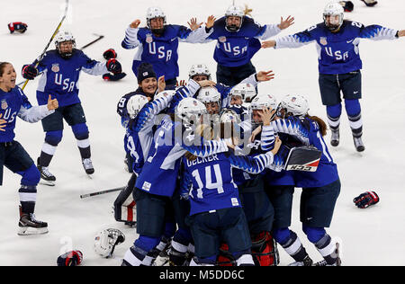 Gangneung, Südkorea. 22 Feb, 2018. Während die Frauen Eishockey Finale bei den PyeongChang 2018 Winter-olympischen Spiele bei Gangneung Hockey Center am Donnerstag, den 22. Februar 2018. Credit: Paul Kitagaki jr./ZUMA Draht/Alamy leben Nachrichten Stockfoto