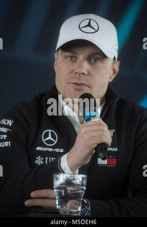 Silverstone, Northamptonshire, Großbritannien. 22 Feb, 2018. Vallteri Bottas sprechen bei der Mercedes F1 Car Launch in Silverstone Credit: ilpo Musto/Alamy leben Nachrichten Stockfoto