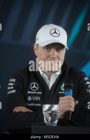 Silverstone, Northamptonshire, Großbritannien. 22 Feb, 2018. Vallteri Bottas sprechen bei der Mercedes F1 Car Launch in Silverstone Credit: ilpo Musto/Alamy leben Nachrichten Stockfoto