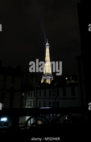 Februar 20, 2018 - Paris, Frankreich, der Eiffelturm, das in einer Winternacht in Paris, Frankreich. (Bild: © Alex Edelman über ZUMA Draht) Stockfoto