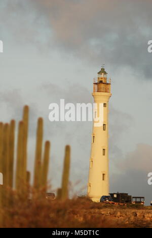 Kalifornien Leuchtturm in der Nähe von Arashi Beach an der nordwestlichen Spitze der Aruba. Stockfoto