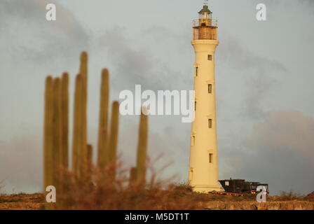 Kalifornien Leuchtturm in der Nähe von Arashi Beach an der nordwestlichen Spitze der Aruba. Stockfoto