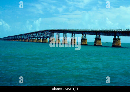 Alte Eisenbahnbrücke, Meer, Florida Keys, Florida, USA Stockfoto