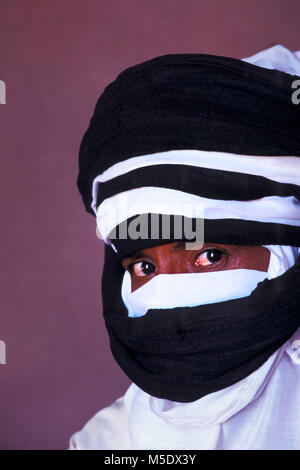 Niger, Talak in der Nähe von Agadez. Sahara. Die Berge. Sahel. Volk der Tuareg Stamm. Porträt. Man. Stockfoto