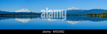 Nordamerika, USA, Oregon, Oregon, Franklin County, Kran Prairie Behälter mit der Cascade Mountains Stockfoto
