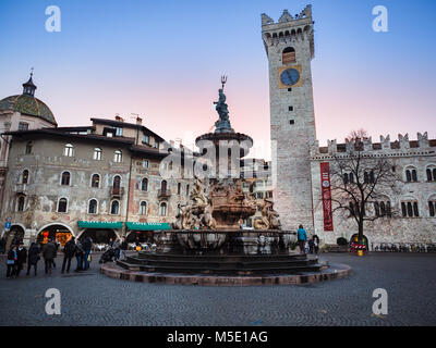 Trento, Italien - 11. November 2017: Neptunbrunnen am Cathedral Square, Trento, Italien. Stockfoto