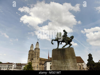 Tolle Münster (grossmünster) und Hans Waldmann Denkmal, Zürich, Schweiz Stockfoto