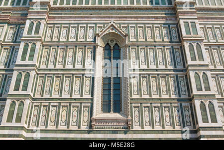 Florenz Duomo FENSTER IN neo-gotischen Stil Stockfoto