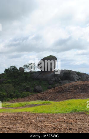 Die Pungo Andongo schwarzen Felsen sind in der Gemeinde Kacuso gelegen, ca. 116 km von der Stadt Malanje sind eine wichtige touristische Attraktion. Stockfoto