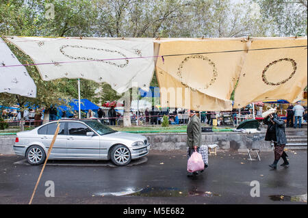 Eriwan Vernissage ist ein grosses Open-Air-Markt in Eriwan, Armenien. Der Name des Marktes ist die von dem französischen Wort vernissage abgeleitet. Stockfoto