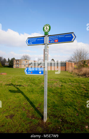 Writtle Route Zyklus Chelmsford cycle Route Wegbeschreibung Zeichen im Central Park, Chelmsford, Essex Stockfoto