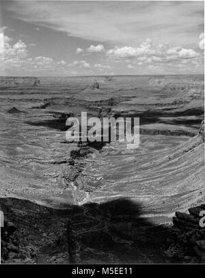 Grand Canyon Biber Canyon südlichen Teil, Grand Canyon National Monument, VOM KOPF DER BIBER CANYON SUCHEN DIREKT AM BERG SINYALA. CIRCA 1954. . Stockfoto