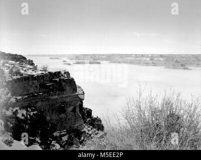 Eine Grand Canyon Maer Punktwolke INVERSION FÜLLUNG GRAND CANYON - von Mather Point. Blick Richtung W. 14 DEZ 1961. WOLFE, Stockfoto