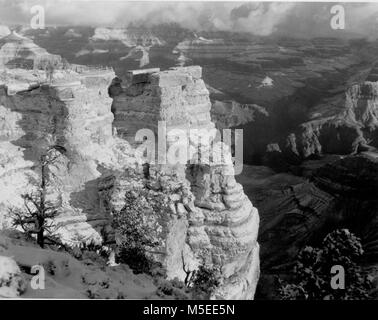 Grand Canyon Maer Punkt ANSICHT VON MATHER POINT SUCHEN NÖRDLICHER ÜBER CANYON BIS BRIGHT ANGEL CANYON FOLGENDE SCHNEESTURM, 4. März 1956. Stockfoto
