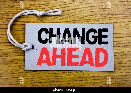 Konzeptionelle Hand schreiben Bildunterschrift angezeigt ändern Vor rotes Wort. Business Konzept für zukünftige Änderungen auf Preis Papier mit Kopie Speicherplatz auf geschrieben Stockfoto