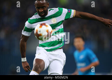 Sankt Petersburg, Russland. 22 Feb, 2018. Moussa Dembélé FK Keltischen wetteifern um die Kugel während der UEFA Europa League Umlauf von 32 Fußballspiel zwischen FC Zenit Sankt Petersburg und FK Celtic bei Saint Petersburg Stadion. Quelle: Igor Russak/SOPA/ZUMA Draht/Alamy leben Nachrichten Stockfoto