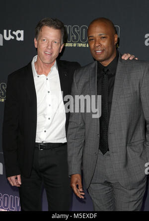 HOLLYWOOD, CA - 22. Februar: Greg Kading, Daryn Dupree, bei der Premiere von USA Network" Ungelöst: Die Ermordung von Tupac und dem berühmt-berüchtigten B.I.G.' an der Avalon in Hollywood am 22. Februar 2018. Credit: Faye Sadou/MediaPunch Stockfoto