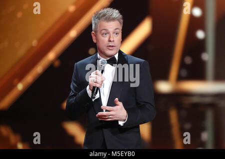 22. Februar 2018, Deutschland, Hamburg, 53.Goldene Kamera Auszeichnungen: Comedian Michael Mittermeier auf der Bühne stehen. Foto: Christian Charisius/dpa-Pool/dpa Stockfoto