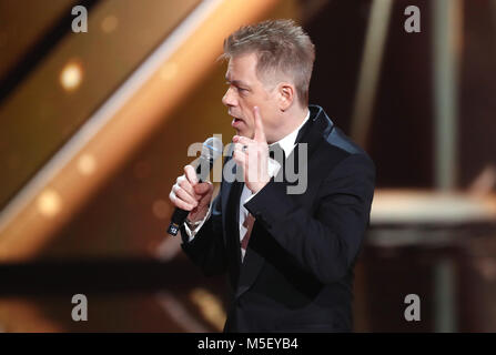 22. Februar 2018, Deutschland, Hamburg, 53.Goldene Kamera Auszeichnungen: Comedian Michael Mittermeier auf der Bühne stehen. Foto: Christian Charisius/dpa-Pool/dpa Stockfoto