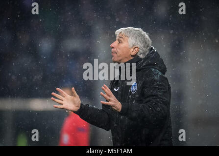 22. Februar 2018, Italien, Bergamo: Fußball, UEFA Europa League, Runden von 32, 2.Etappe: Atalanta Bergamo vs Borussia Dortmund. Bergamo's Coach Gian Piero Gasperini reagiert. Foto: Bernd Thissen/dpa Stockfoto