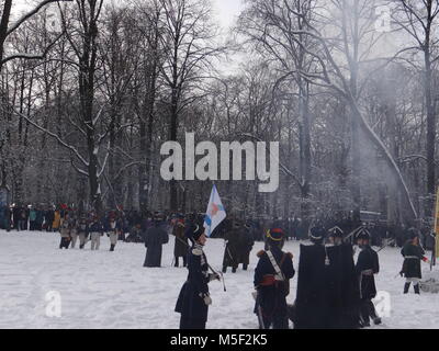 St. Petersburg, Russland. 23 Feb, 2018. Russland feiert Tag der Verteidiger des Vaterlandes mit 1812 Wiederaufbau in Puschkin Park, St. Petersburg, Russland Quelle: NASTJA M/Alamy leben Nachrichten Stockfoto