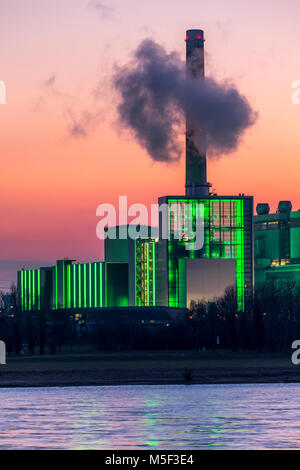 Die Lausward Kraftwerk in Düsseldorf, Gas- und Dampfturbinenkraftwerk der Stadtwerke Düsseldorf und der EnBW, die im Hafen von Düsseldorf auf der Stockfoto